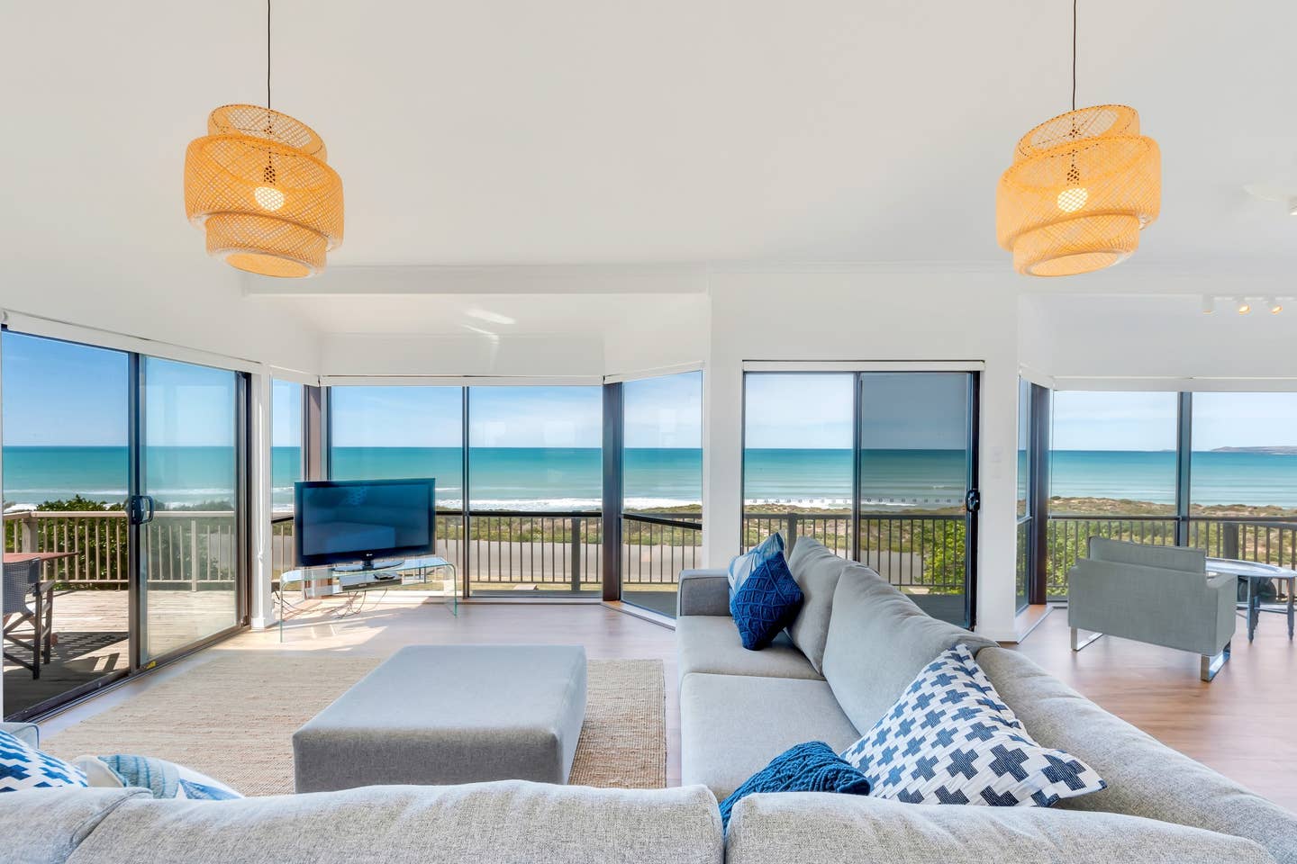 Middleton - Absolute Beachfront - Wi-Fi and Linen Included — Middleton, SA — vacation rental