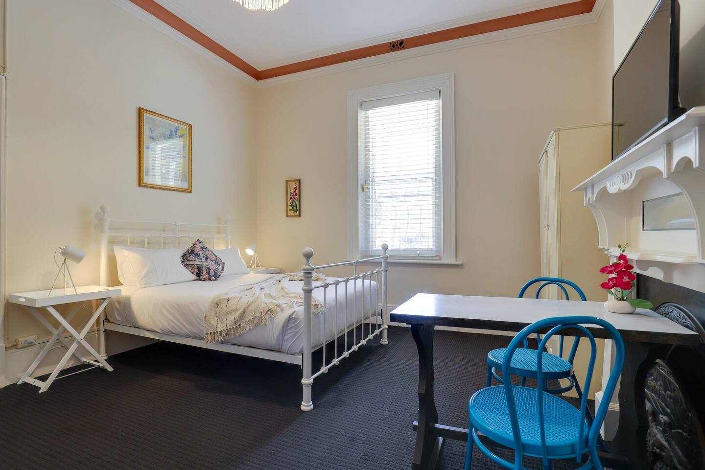 "The Duke" Large Heritage Room Glenelg — Glenelg, SA — vacation rental