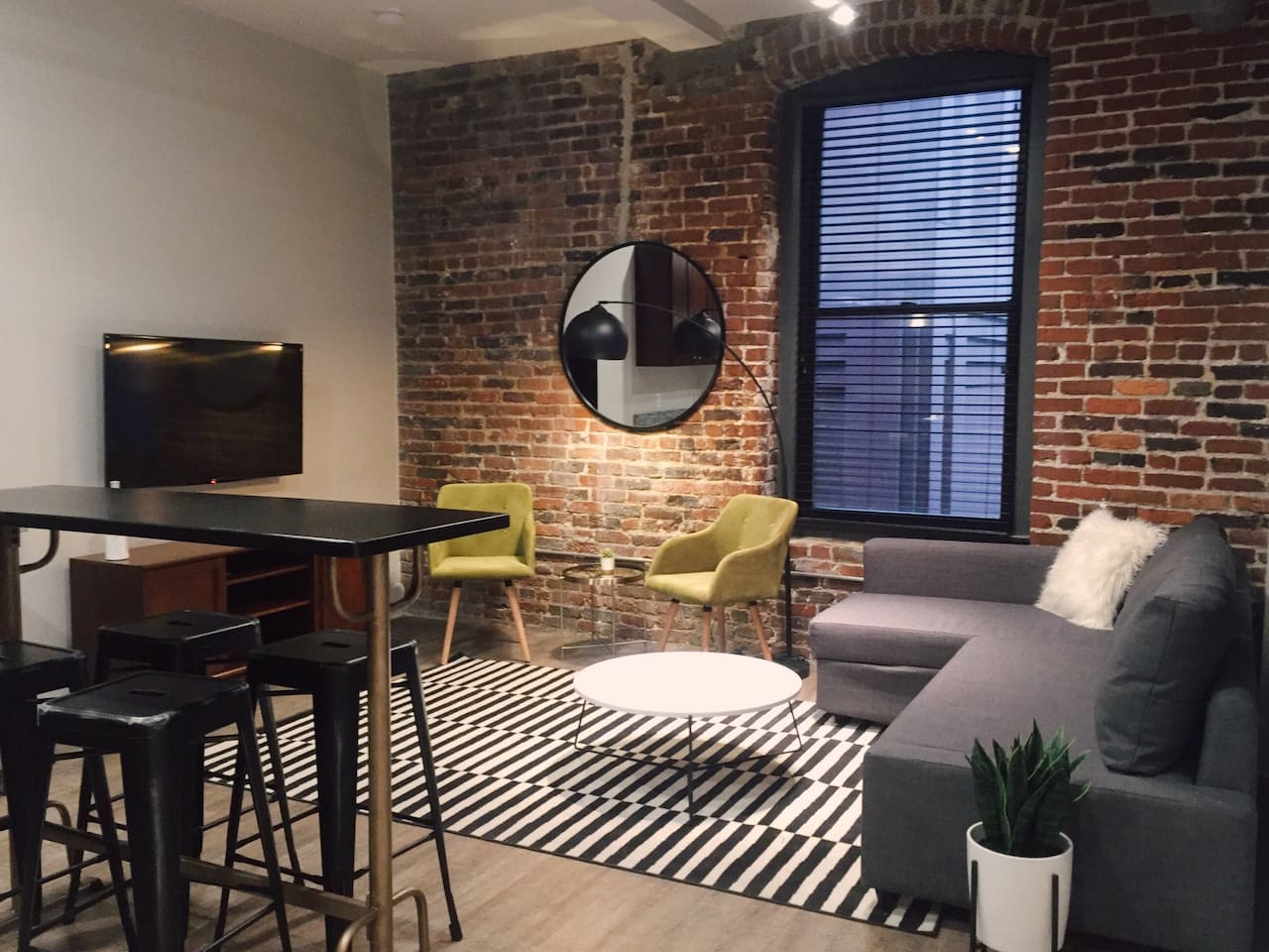 LOCATION! Loft in the heart of Downtown Nash! 301 — Nashville, TN — vacation rental