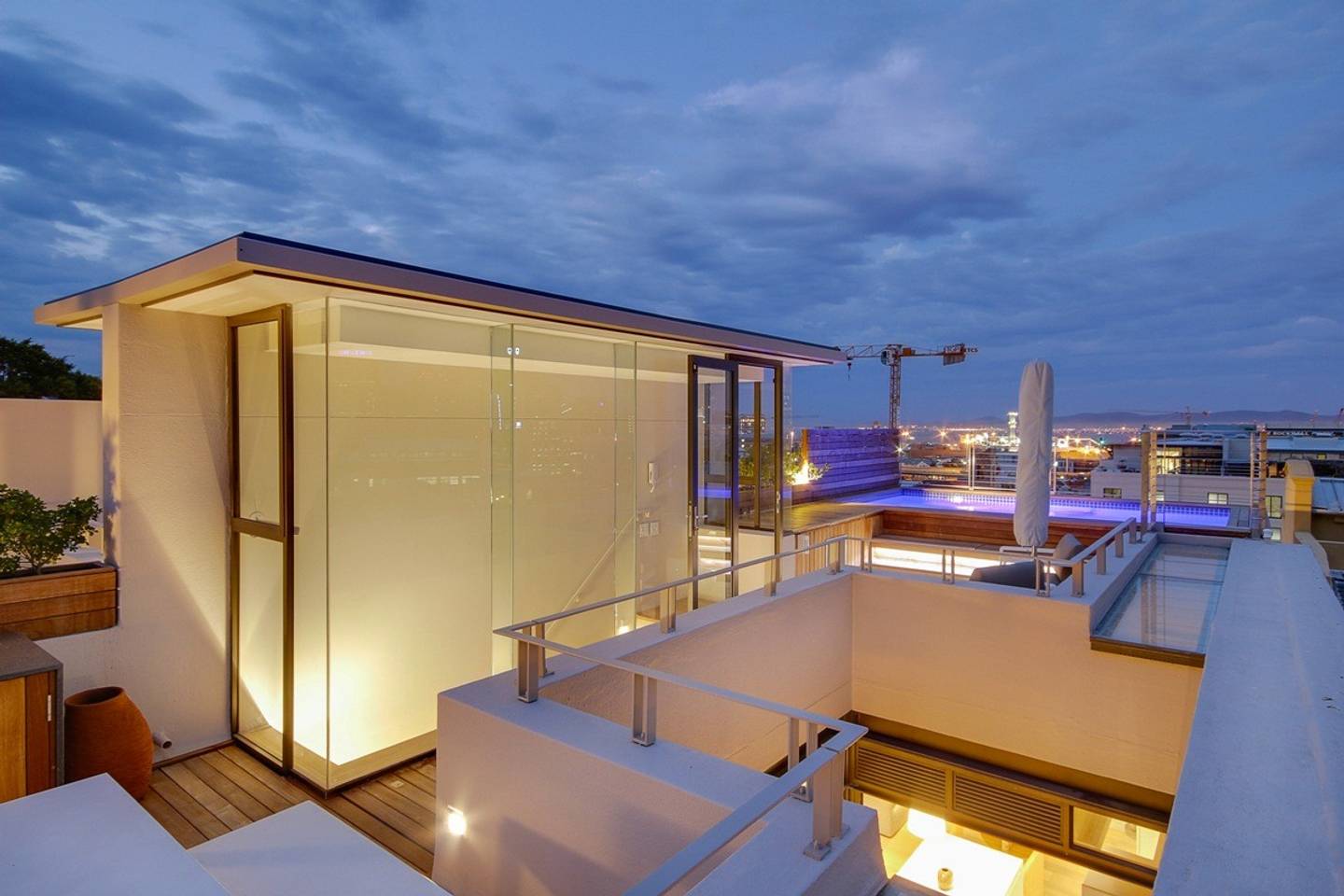 Modern Apartment in the De Waterkant w Rooftop Pool Loader B 6