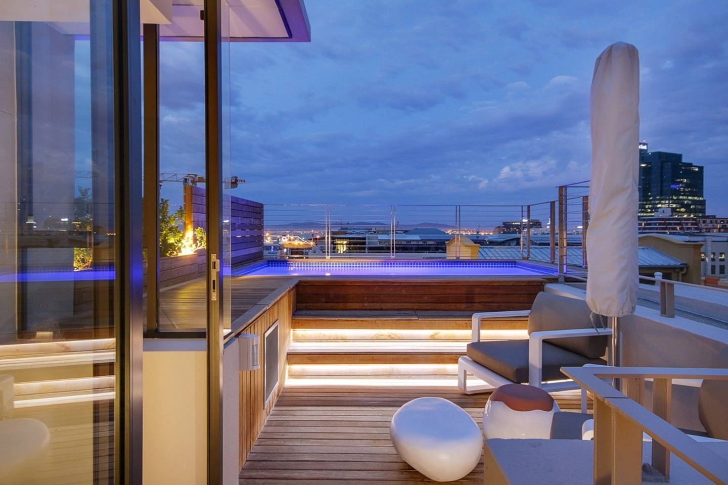 Modern Apartment in the De Waterkant w Rooftop Pool Loader B 8