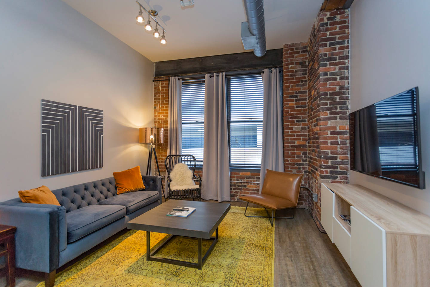Downtown Nashville Loft > 1 block to BROADWAY! 207 — Nashville, TN — vacation rental