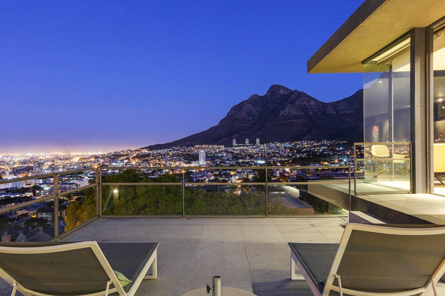 Modern Villa w Rooftop Deck and Table Mountain Views Hildene Haven 8