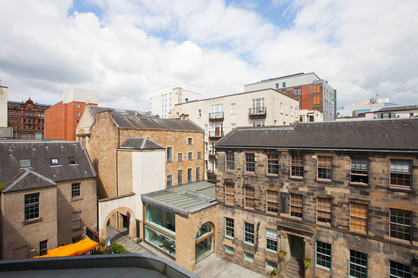 View Stylish Balcony Apartment in Glasgow in 31 Virginia Street G1 1TE Stylish Balcony Apartment in Glasgow in 31 Virginia Street G1 1TE - Property image 16 - VivreStays