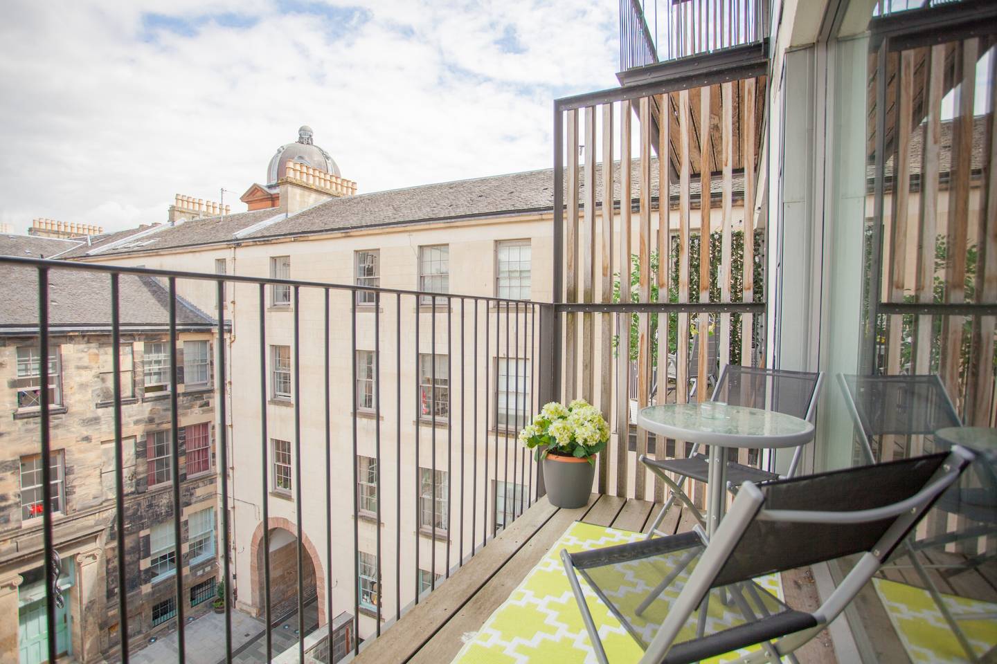 View Stylish Balcony Apartment in Glasgow in 31 Virginia Street G1 1TE Stylish Balcony Apartment in Glasgow in 31 Virginia Street G1 1TE - Property image 4 - VivreStays