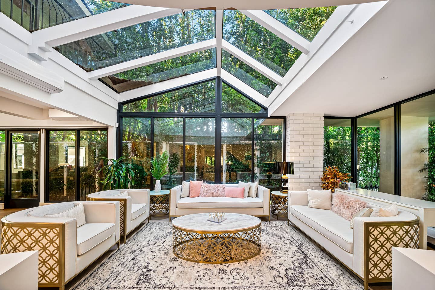 The Beverly Hills Estate & Tennis Court - Picture 7