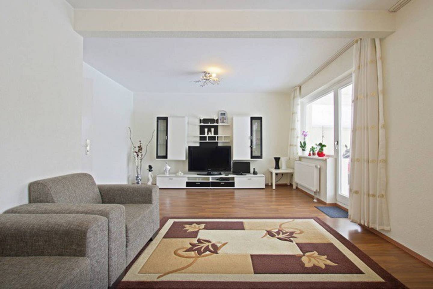 5 bedroom, 3 bathroom Cannes Apartment Ref: CAN5BR3BAS10AHAN700