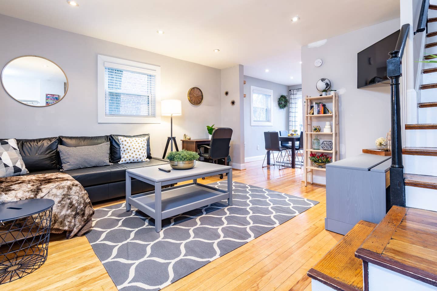 Gorgeous Home 10 min to DC by CozySuites in Alexandria, VA