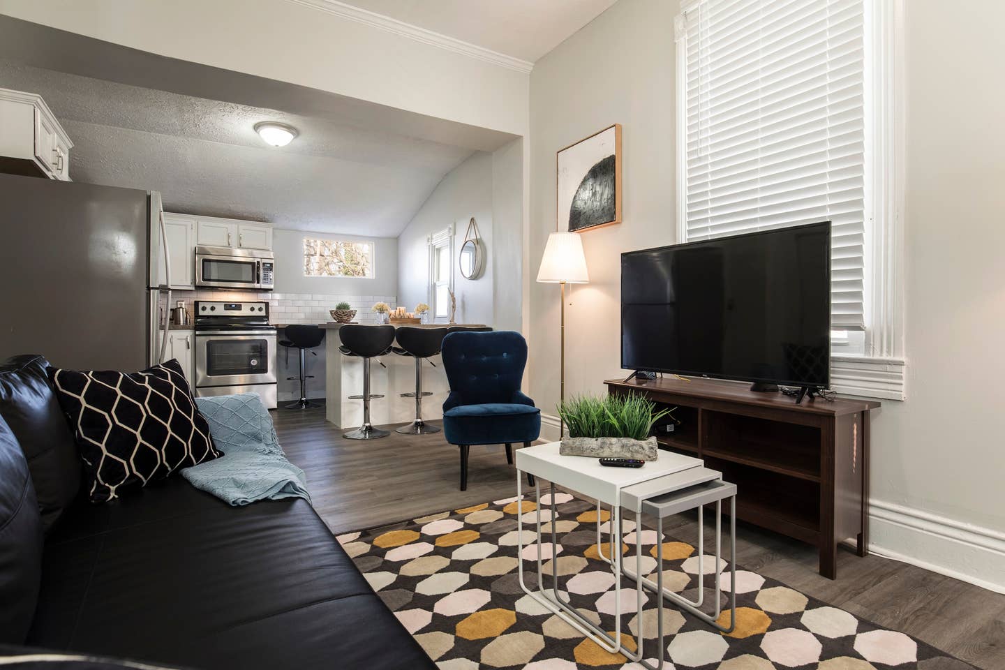CozySuites Beautiful 4BR/2BA Home in Louisville