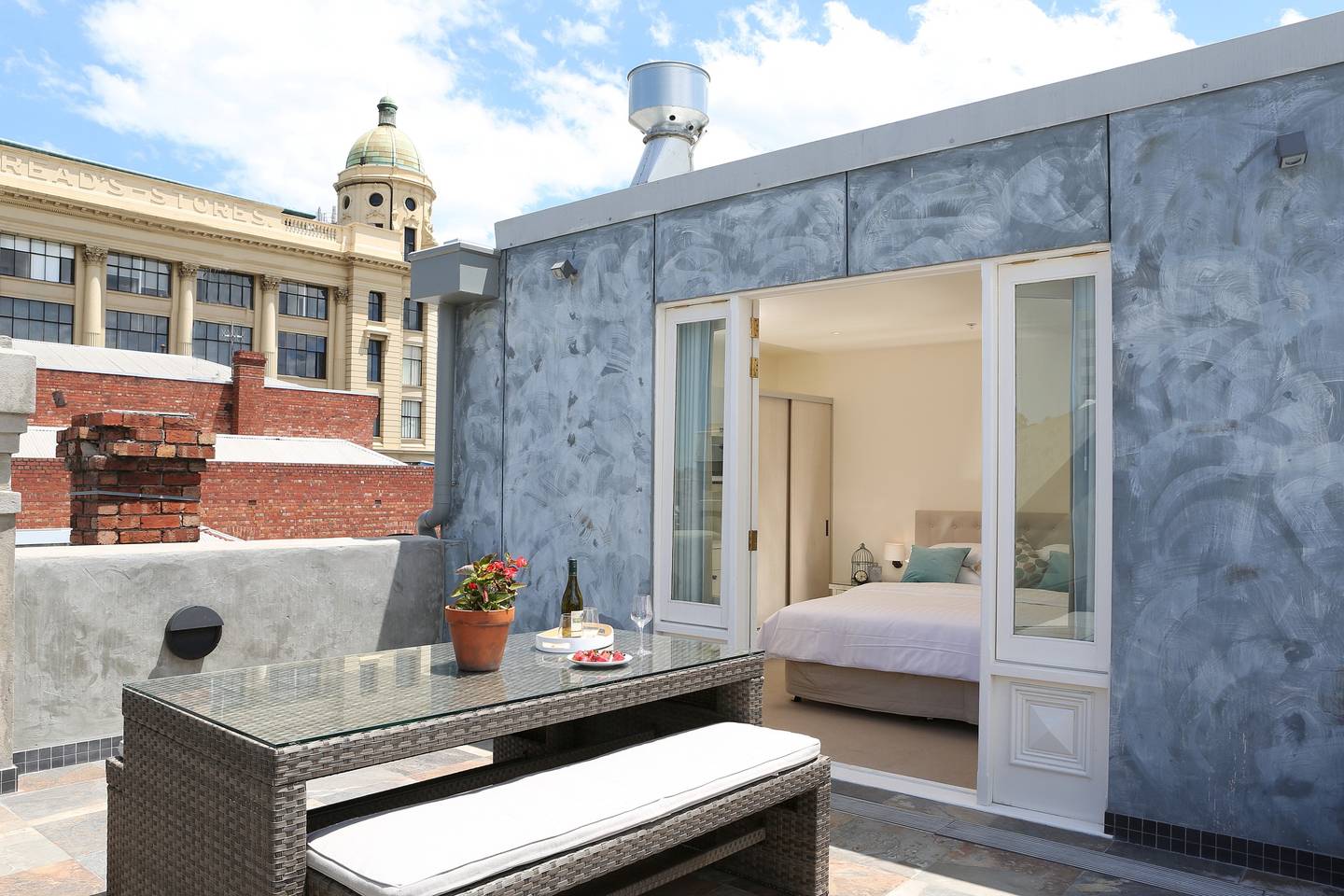 Awesome South Yarra Penthouse Studio