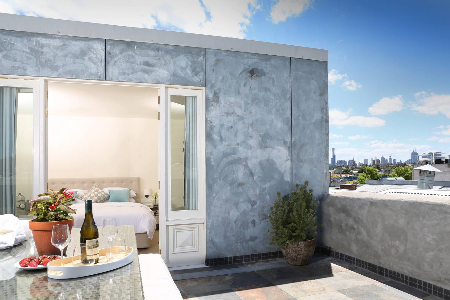 Awesome South Yarra Penthouse Studio