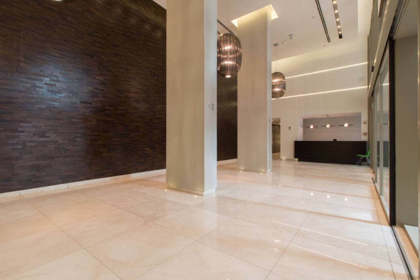 Stunning 2 bdm apt, Haneviim Court photo 19