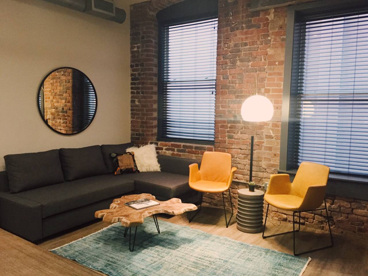 LOCATION!! Walk 1 Block to Broadway from Loft! 203