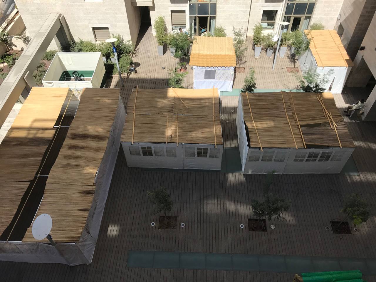 Stunning 2 bdm apt, Haneviim Court photo 22