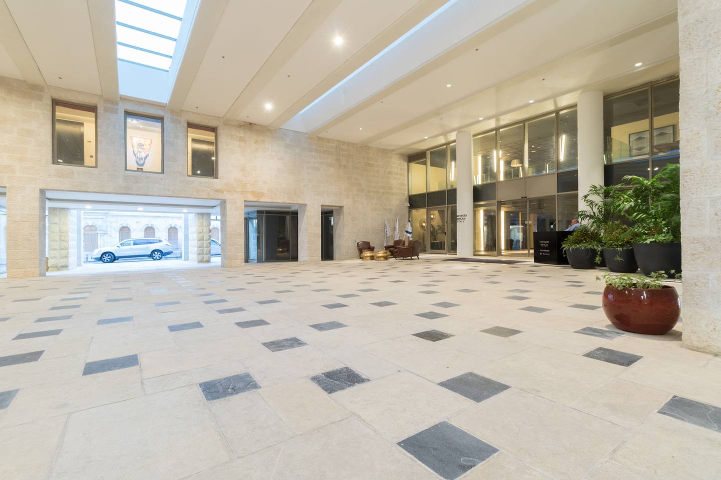 Stunning 2 bdm apt, Haneviim Court photo 23