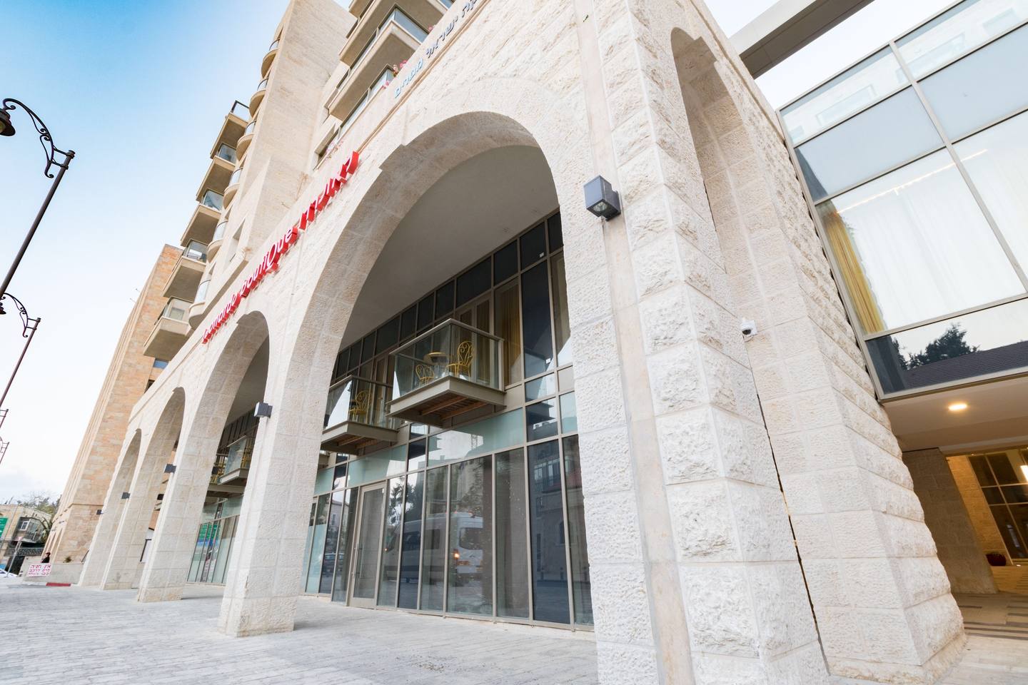 Stunning 2 bdm apt, Haneviim Court photo 24