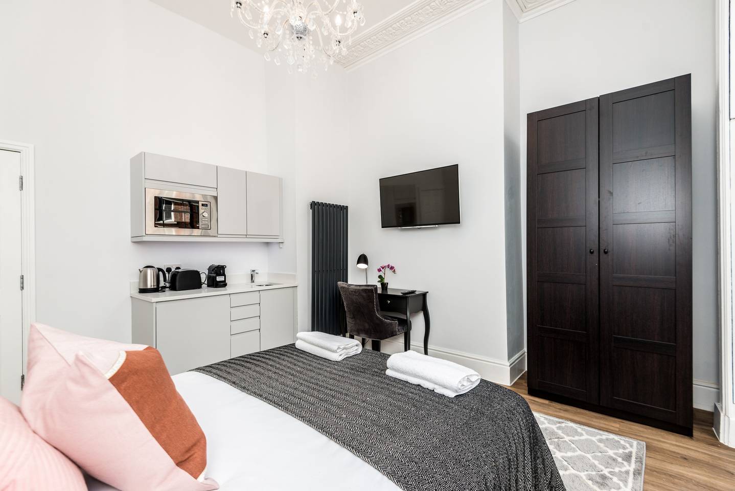 Host Apartments | The Falkner Quarters II - Picture 11