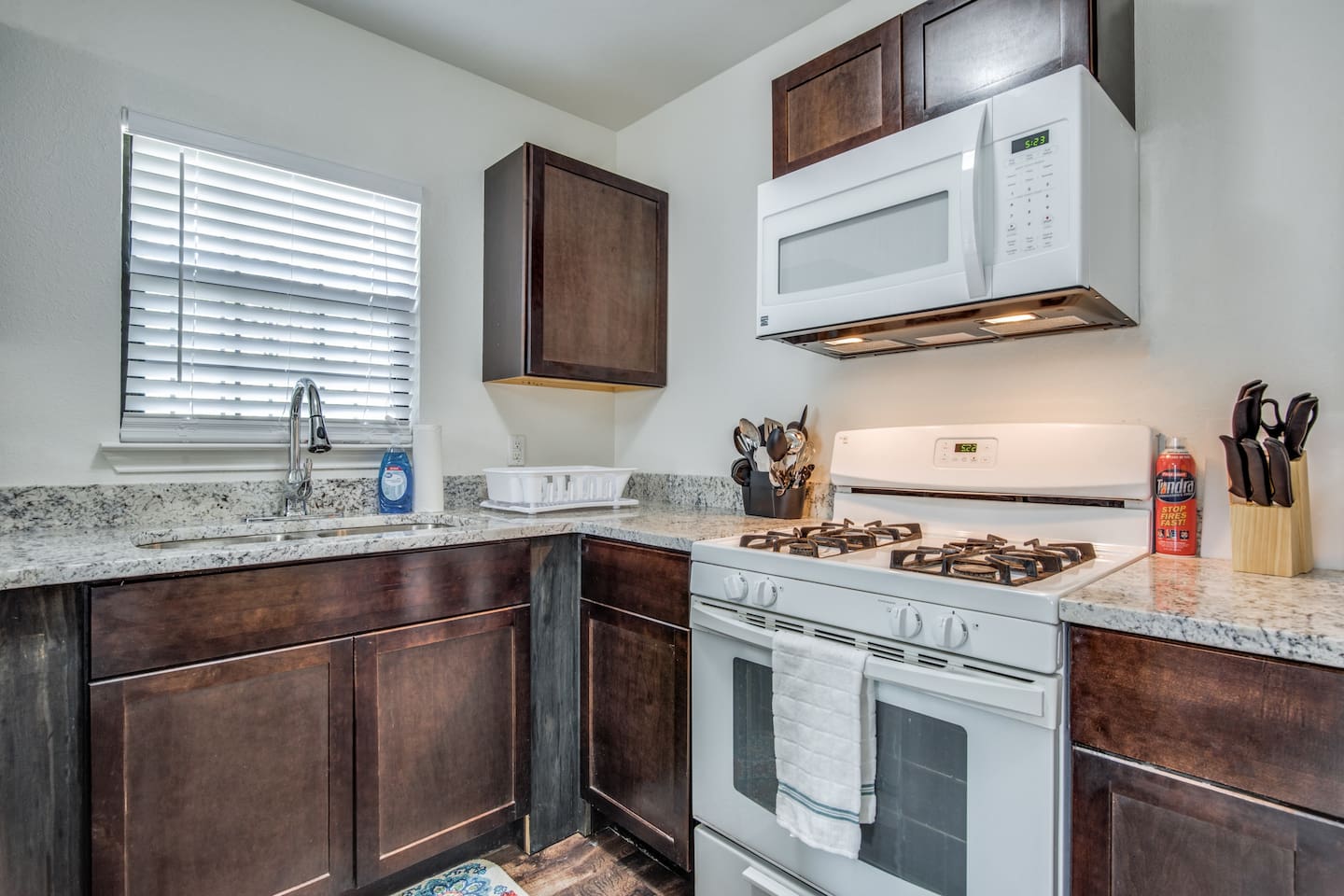 5Min to Lackland | Family-Friendly4BR w/Yard & W/D