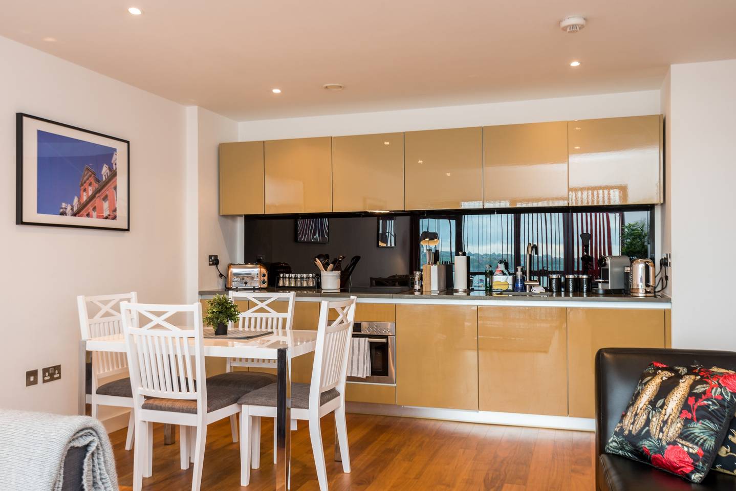 Host Apartments | Waterfront Living - Picture 7