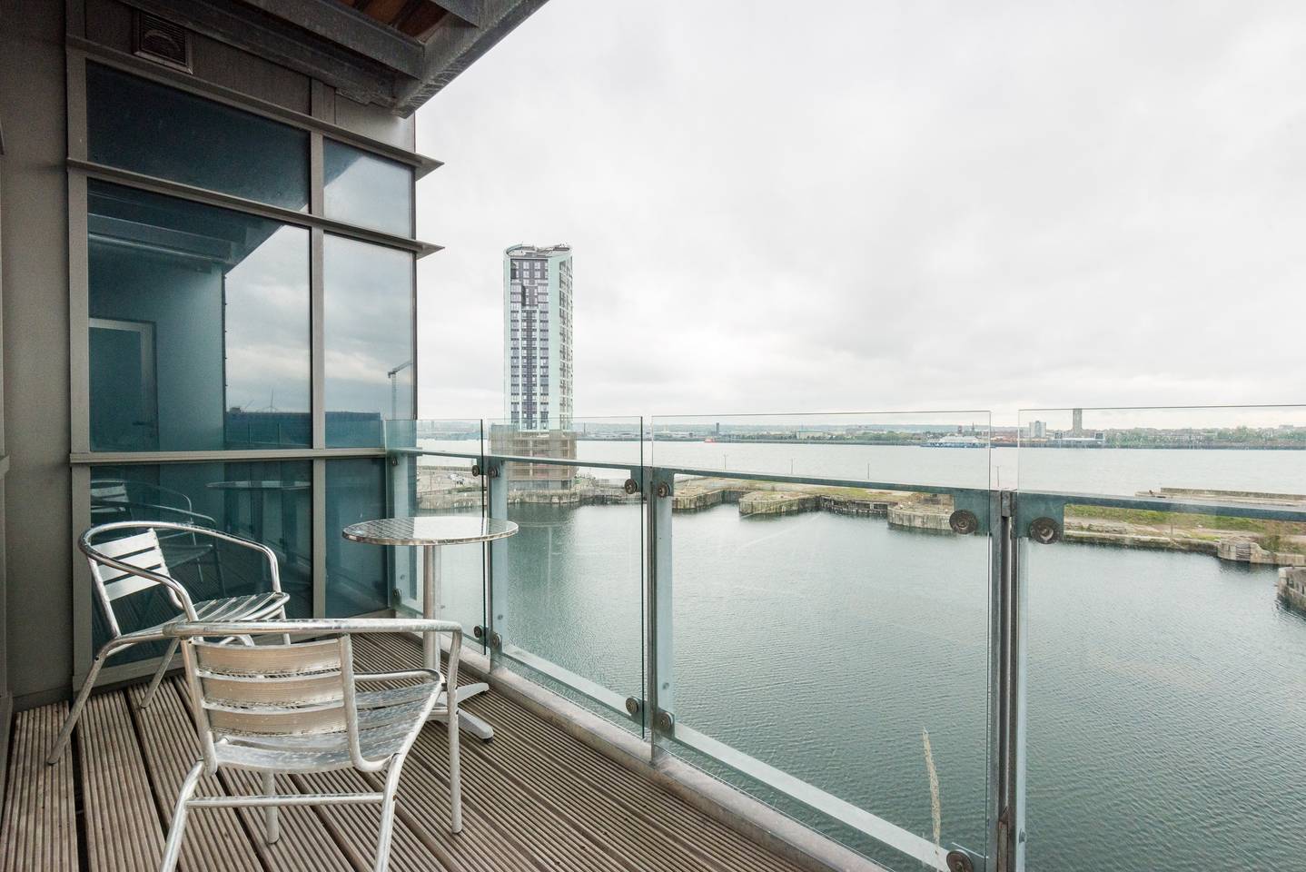 Host Apartments | Waterfront Living - Picture 8