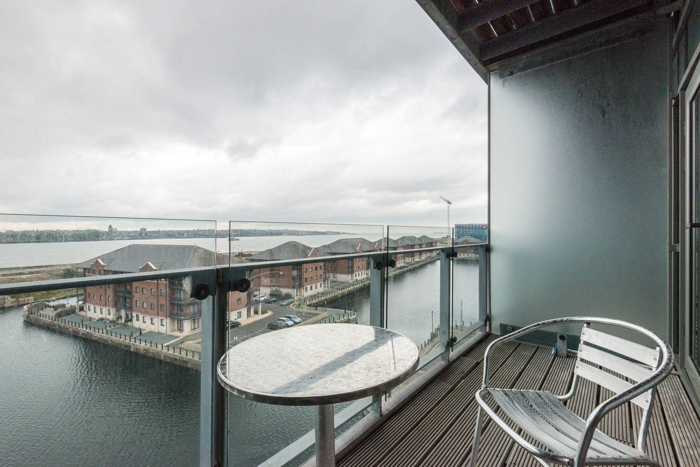 Host Apartments | Waterfront Living - Picture 9