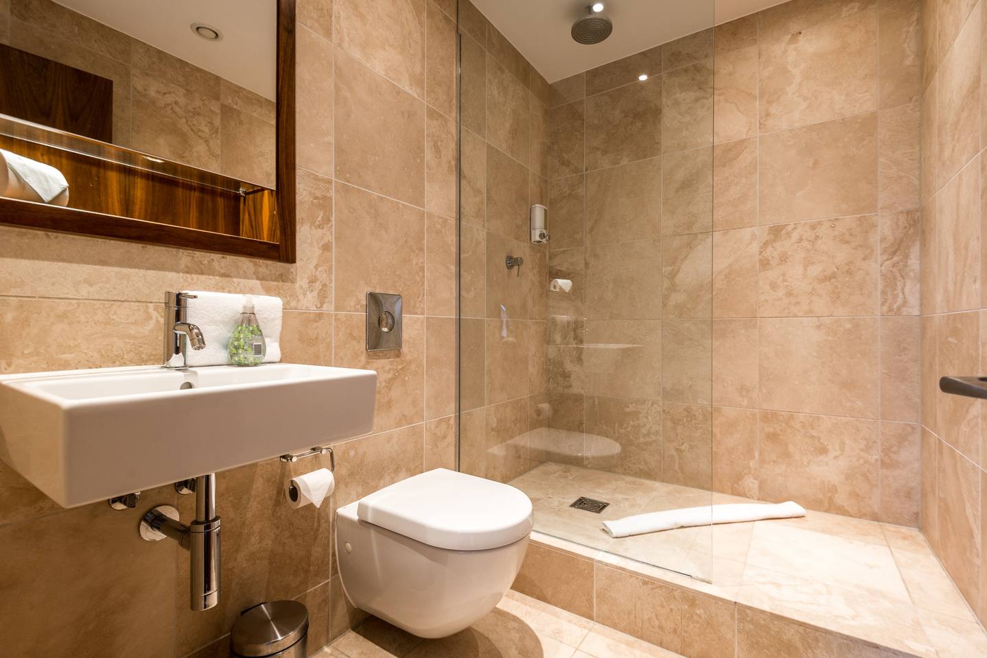 Host Apartments | Waterfront Living - Picture 23