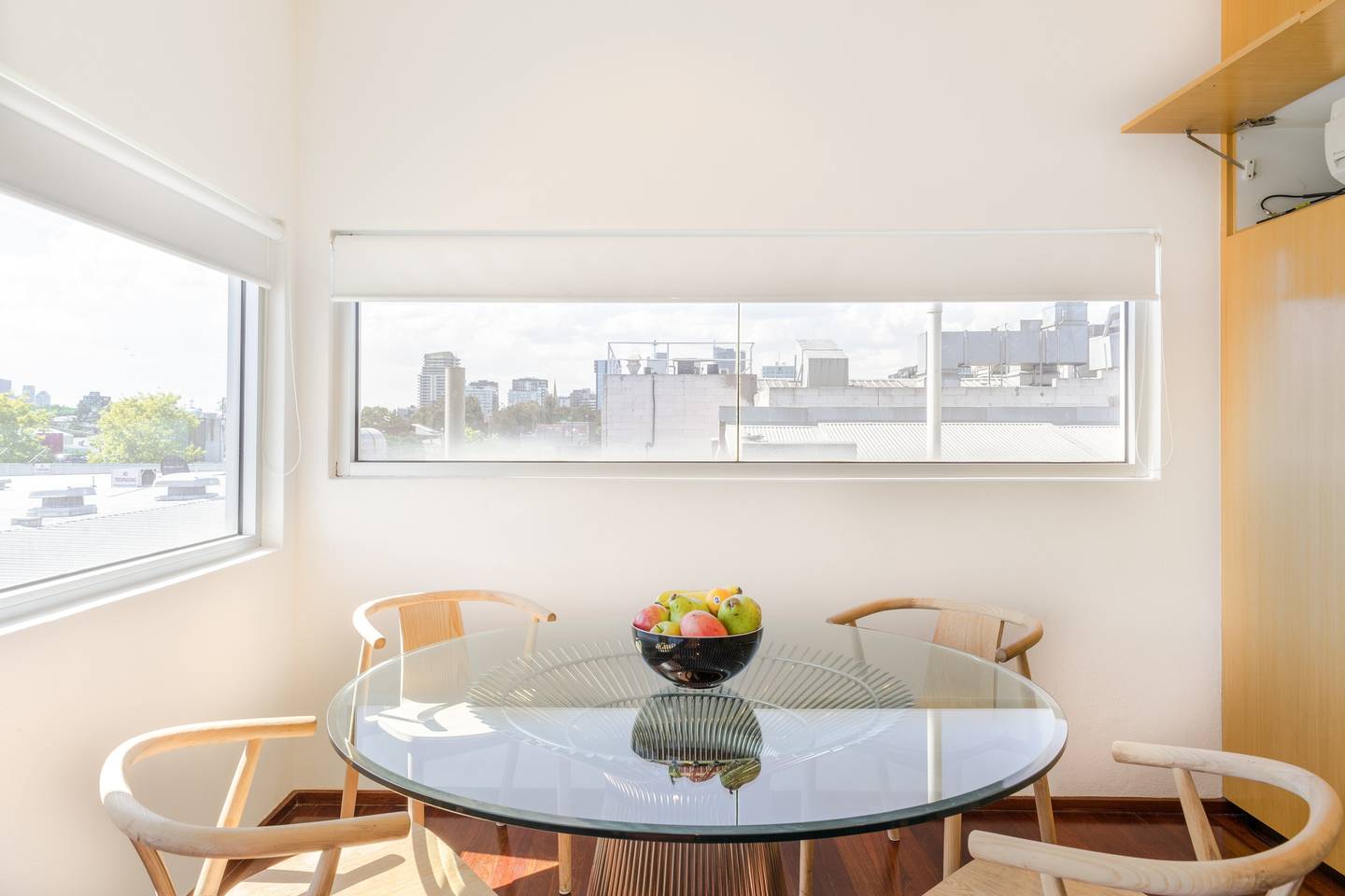 Cosmopolitan South Yarra Townhouse With Roof Top - Picture 9