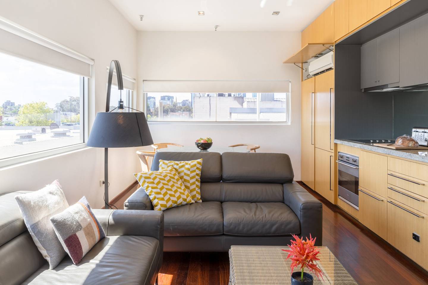 Cosmopolitan South Yarra Townhouse With Roof Top