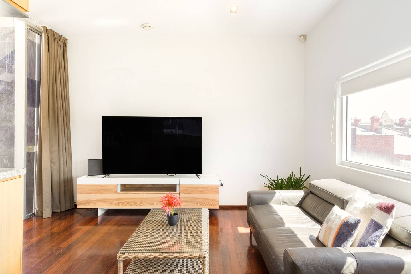 Cosmopolitan South Yarra Townhouse With Roof Top - Picture 7