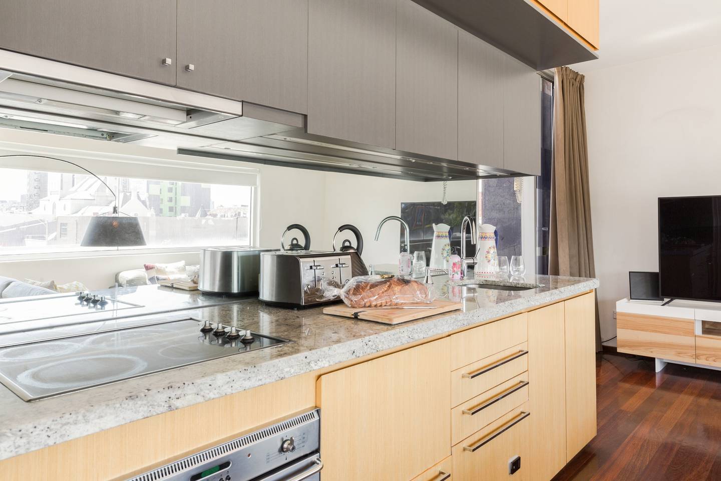 Cosmopolitan South Yarra Townhouse With Roof Top - Picture 11