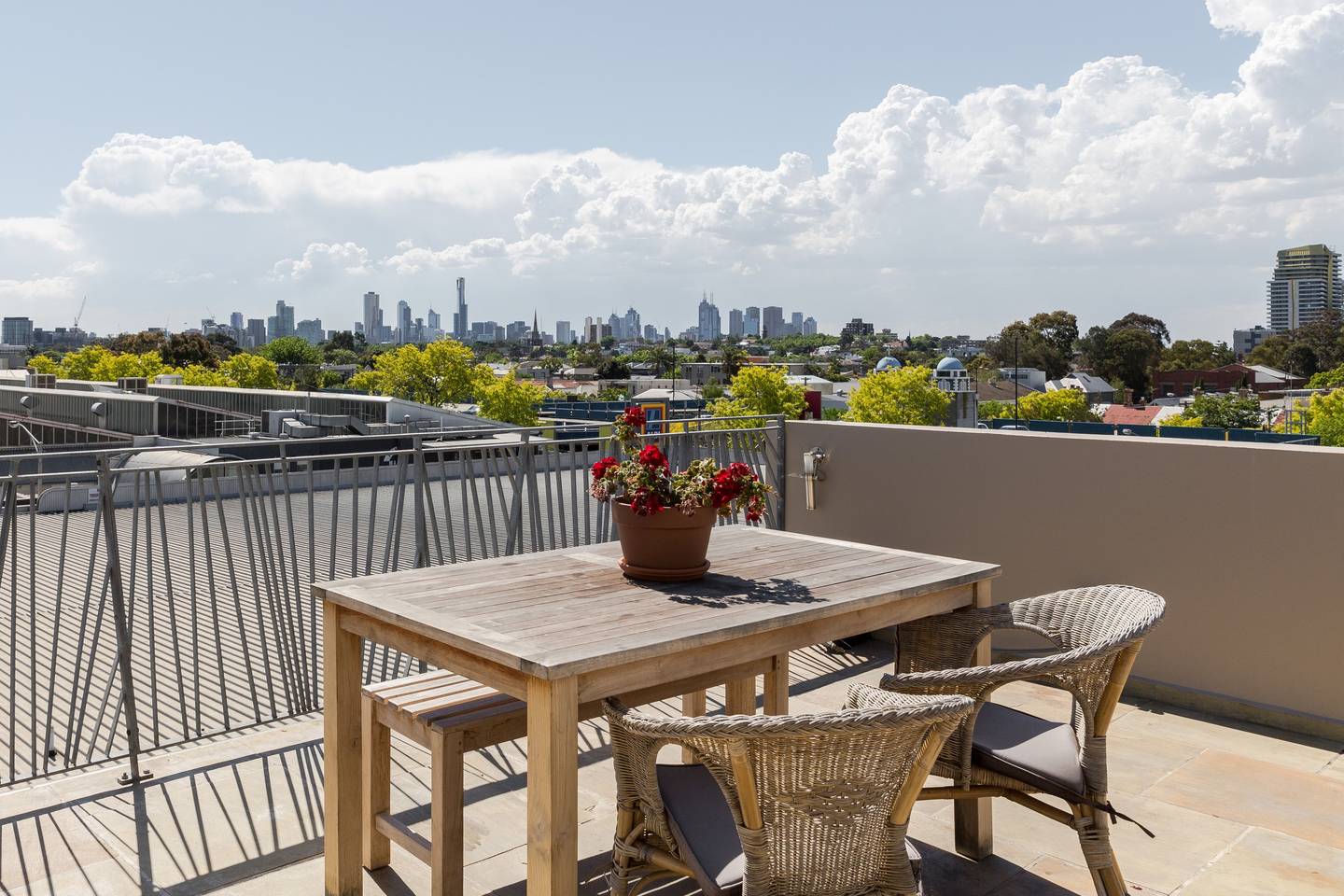 Cosmopolitan South Yarra Townhouse With Roof Top - Picture 27