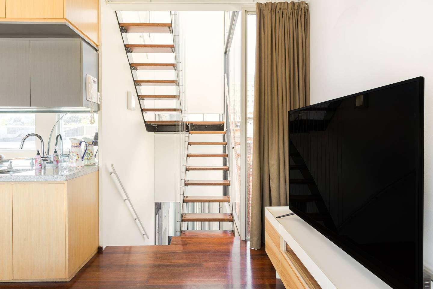 Cosmopolitan South Yarra Townhouse With Roof Top - Picture 6