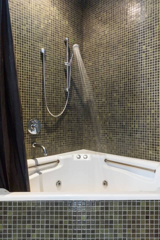 Cosmopolitan South Yarra Townhouse With Roof Top - Picture 23