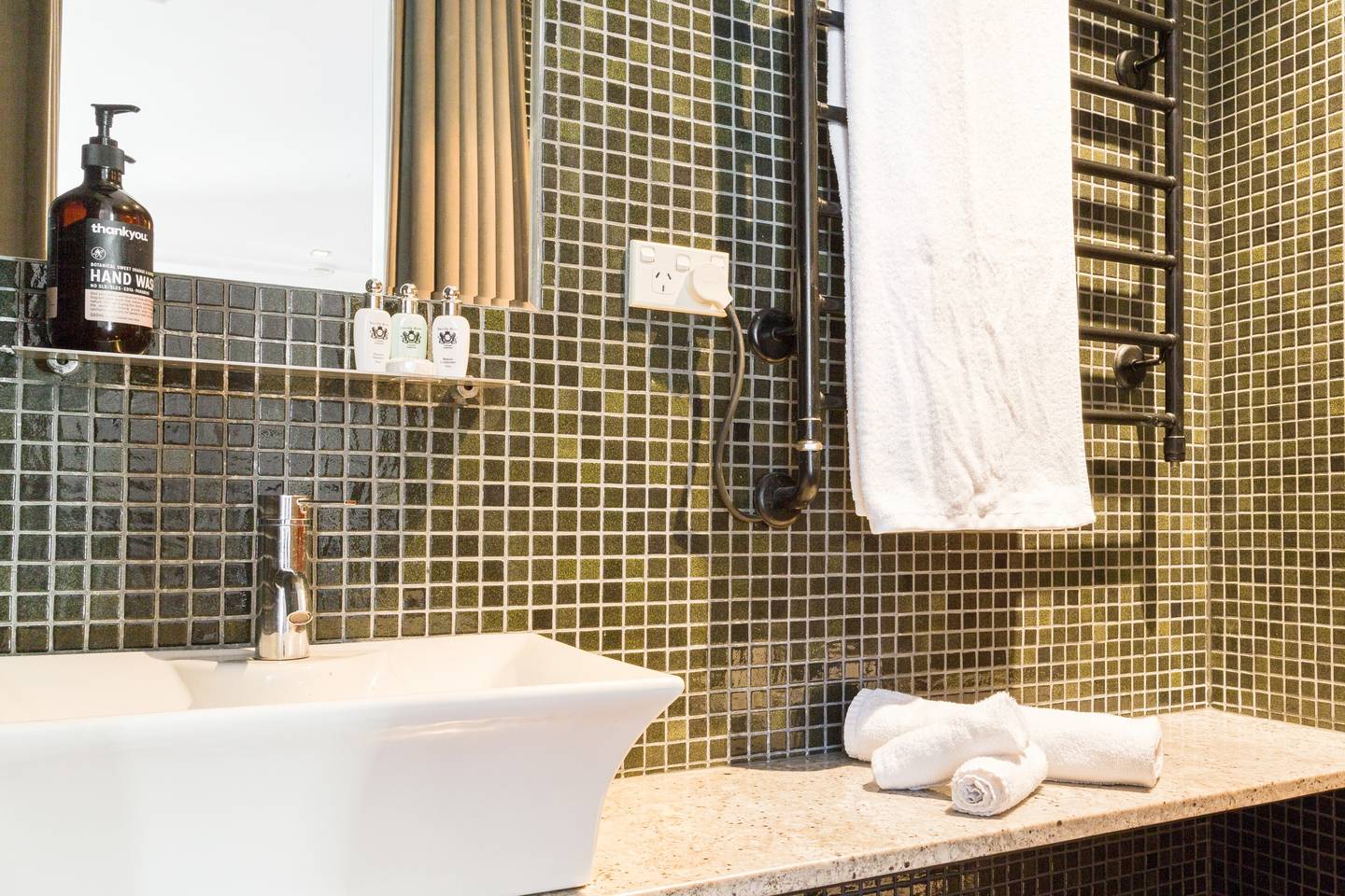 Cosmopolitan South Yarra Townhouse With Roof Top - Picture 21